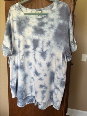 Jane and Delancey Blue and White Tie-Dye Short Sleeve Top
